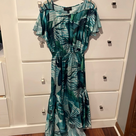 Green leaf patterned long dress - Picture 1 of 8